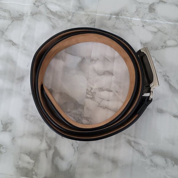 Cole Haan Black Leather Belt Cut Edge Silver Tone Plaque Buckle Size 34 - Picture 9 of 9